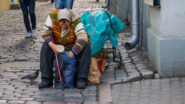 Spada skrajne ubóstwo w Polsce. W dużej mierze to zasługa 500 plus