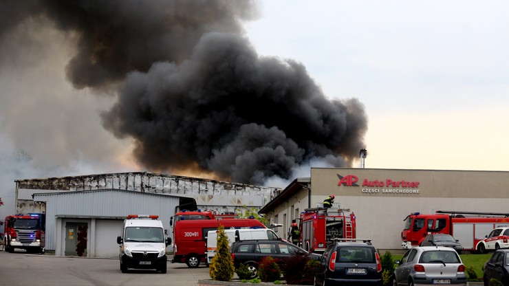 Spłonęła hala w Katowicach. Kłęby dymu nad miastem