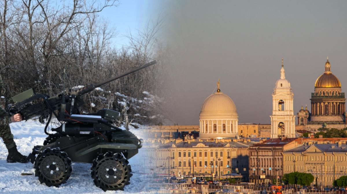 Dwa obrazy połączone w jeden: po lewej stronie widoczny jest zielony pojazd wojskowy z zamontowanym działkiem, stojący na śniegu, z widocznymi fragmentami lasu w tle; po prawej stronie panorama miasta z charakterystycznymi kopułami i budynkami, przypominająca Petersburg.