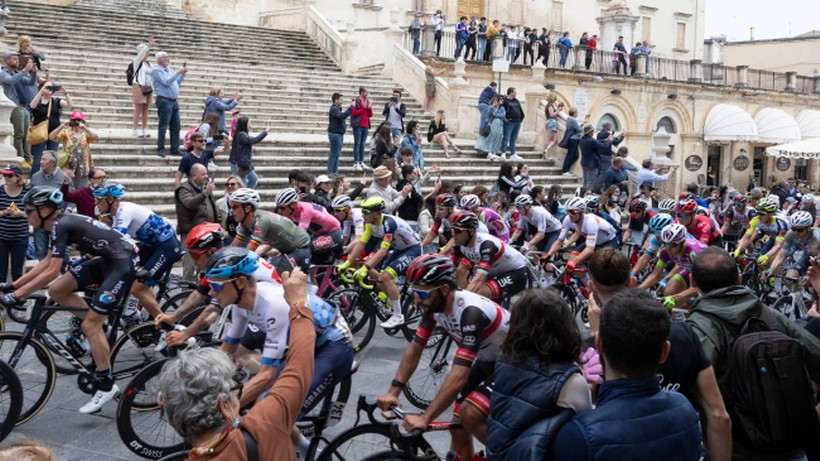 Giro d'Italia: Zwycięstwo Lennarda Kaemny na zboczach Etny
