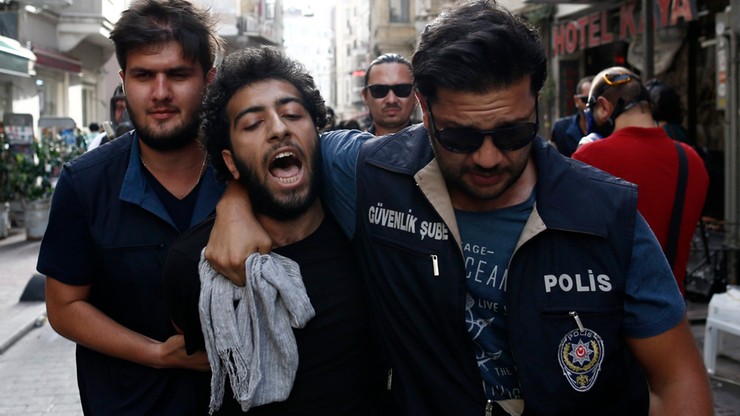 Turcja: gaz przeciwko uczestnikom zakazanej parady Gay Pride