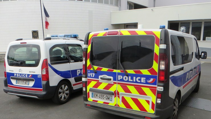 Francja. Policjant zaatakowany przez nożownika. Sprawca to 37-letni Algierczyk