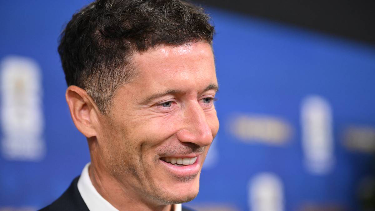 Lewandowski granted lifetime VIP access to FIFA events
