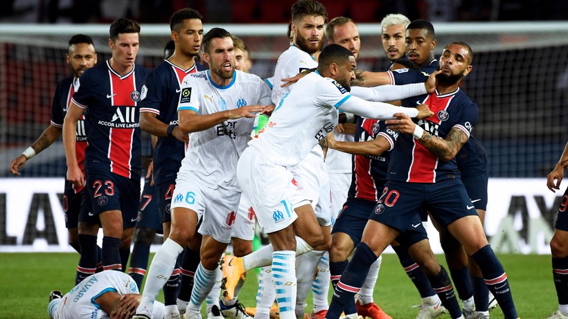 Skandal! Piłkarz PSG napadnięty przez kibiców! (WIDEO)