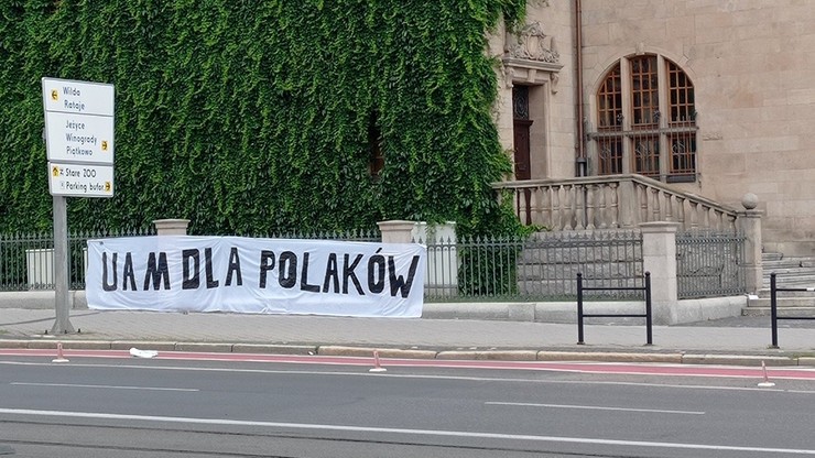 Poznań: baner "UAM dla Polaków" zawisł przy Collegium Minus. Władze uczelni wydały oświadczenie