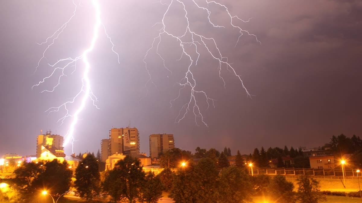 Niezwykłe październikowe burze. Fot. Pixabay.