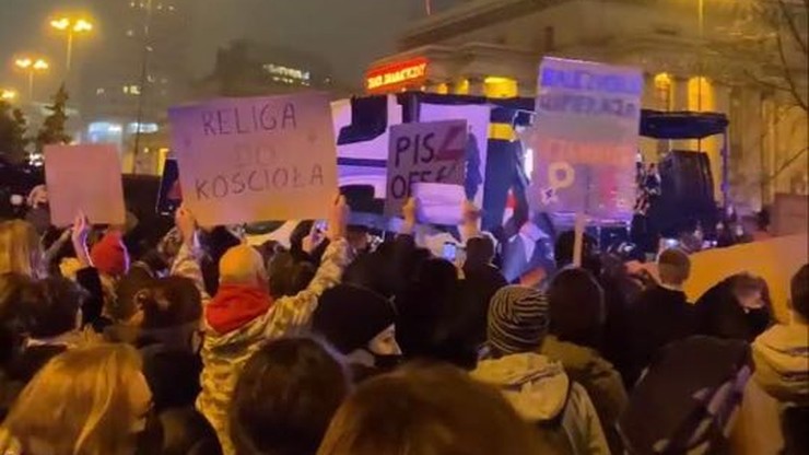 Warszawa. Manifestacja przeciwko orzeczeniu TK ws. aborcji