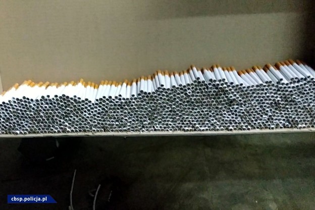 10 mln sztuk papierosów, 7 ton krajanki. Zlikwidowano trzy fabryki nielegalnych papierosów