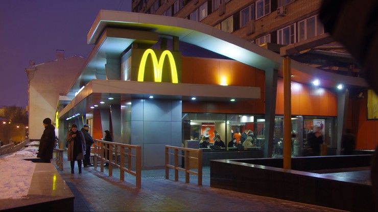 Wojna w Ukrainie. McDonald's zamyka restauracje i wstrzymuje działalność w Rosji
