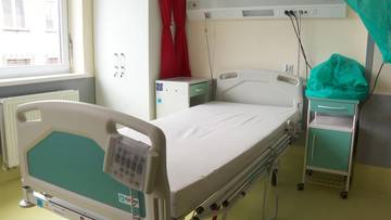 Szpital tonie w długach, lekarze zarabiają ponad 100 tys. Konieczne łączenie oddziałów
