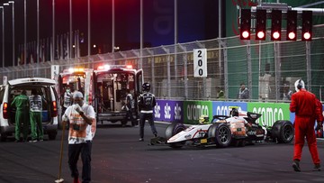 Przerażający wypadek podczas wyścigu Formuły 2 w Arabii Saudyjskiej. Kierowcy w szpitalu