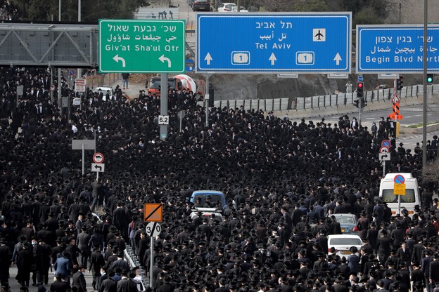 Pogrzeb izraelskiego rabina. 10-tysięczny tłum