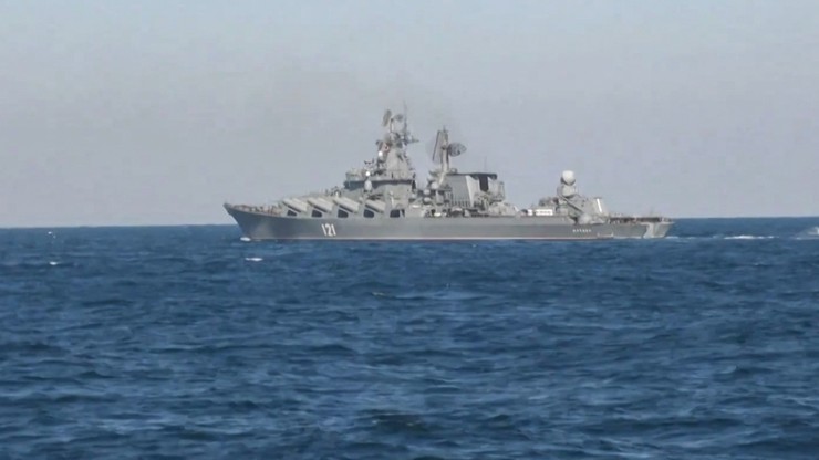 Zatonięcie "Moskwy". Media: uratowano 58 rosyjskich marynarzy. Los 496 nieznany
