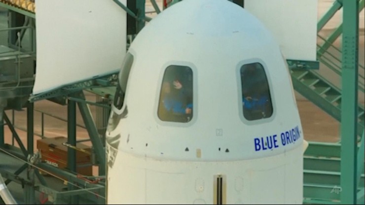 USA. Start rakiety New Shepard Jeffa Bezosa. Najstarszy człowiek poleciał w kosmos