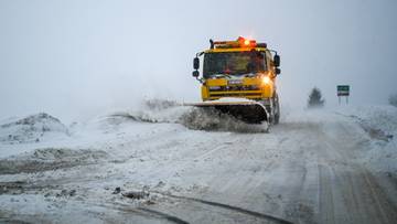 Zima ściśnie Polskę, RCB rozesłało alert. "Ogranicz podróże, zostań w domu"