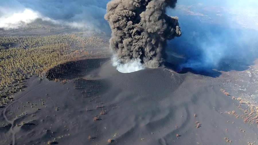 Erupcja wulkanu Cumbre Vieja na Wyspach Kanaryjskich. Fot. Facebook / IGN.