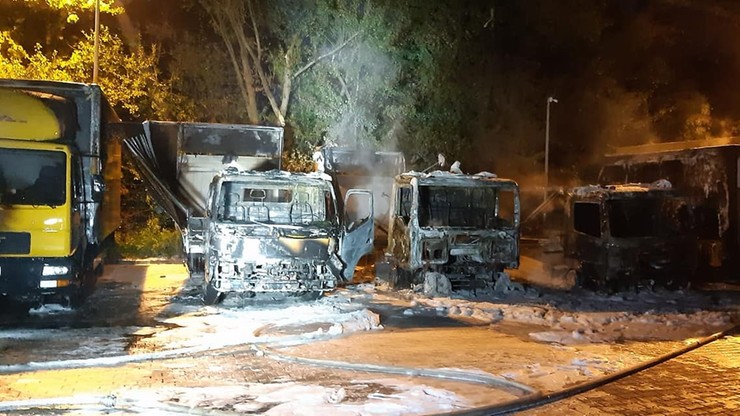 Czechowice-Dziedzice. Pięć aut spłonęło na placu manewrowym firmy kurierskiej