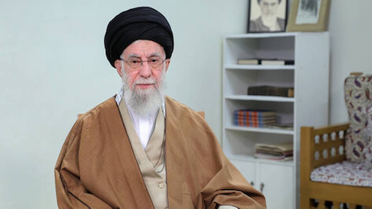 Zaskakujące doniesienia z Iranu. Media dementują informacje o śmierci żony Chameneiego