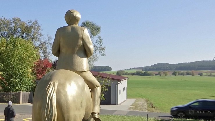 Pomnik Angeli Merkel przed bawarskim muzeum
