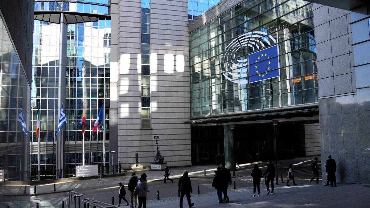 Policja weszła do Parlamentu Europejskiego. Powodem "rosyjska ingerencja"