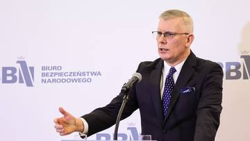 Fala komentarzy po dymisji szefa BBN. "Grunt pali się pod nogami"