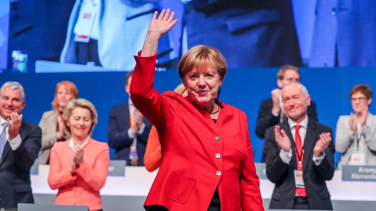 Merkel zapowiada zakaz noszenia burek. "U nas należy pokazywać twarz"