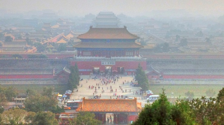 Pekin wyda 2,7 mld dolarów na walkę ze smogiem. 2 tys. fabryk do zamknięcia
