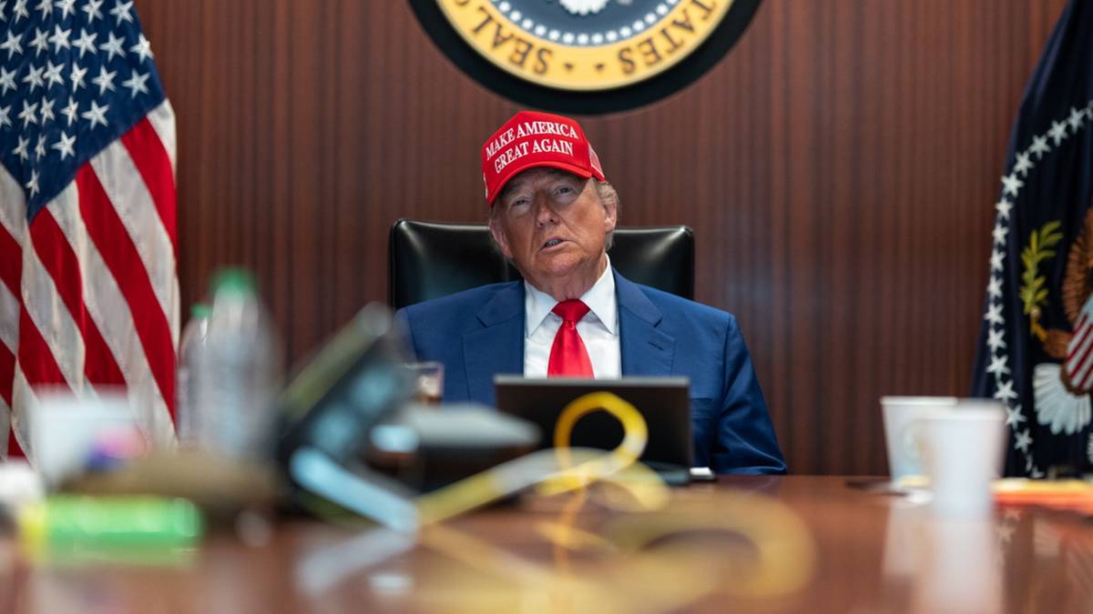 Donald Trump sugeruje "zmianę reżimu". Słowa prezydenta po ataku w Iranie