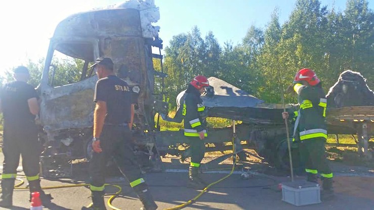 Zderzenie trzech ciężarówek w pobliżu Częstochowy. Dwie spłonęły