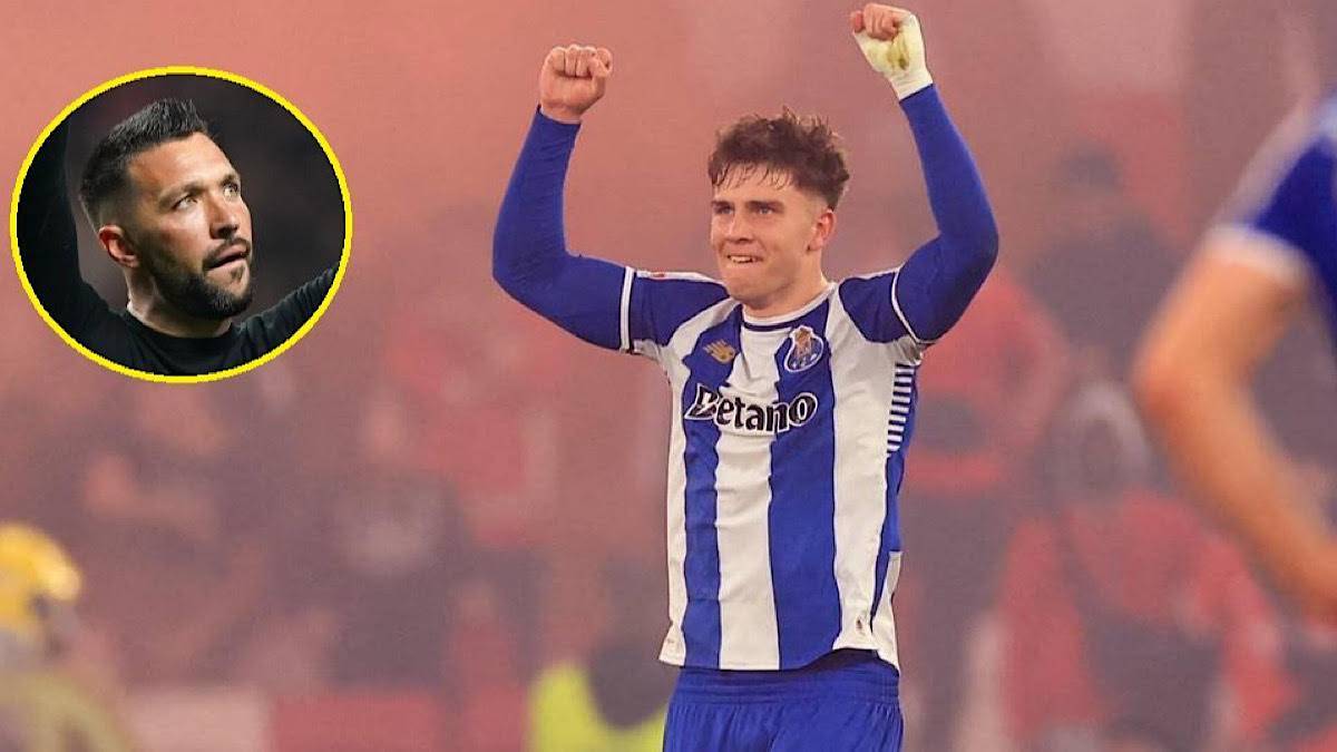 Piłkarz FC Porto z podniesionymi rękami w geście radości, obok portret innego zawodnika w okręgu.