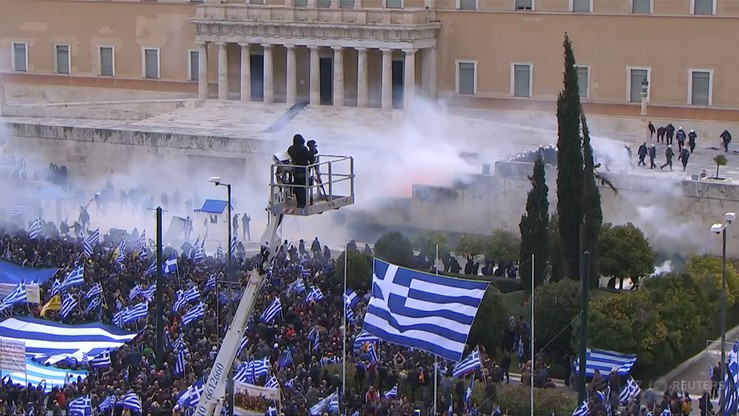 Tysiące Greków demonstrują przeciwko porozumieniu z Macedonią. Doszło do starć z policją