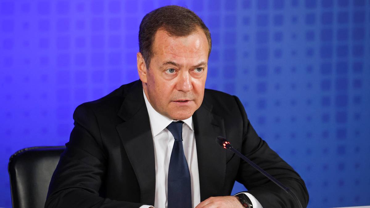Medvedev threatens Poland again.  The attack scenario was presented