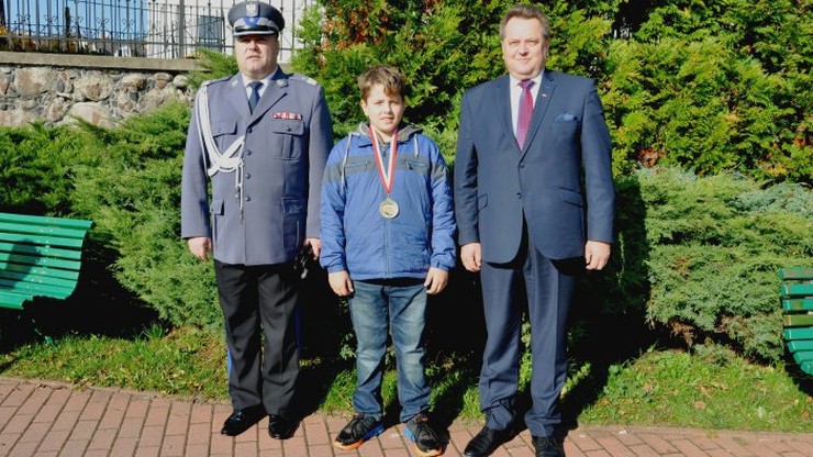Medal od ministra dla 11-latka, który pomógł ująć przestępcę. "To był naprawdę ważny czyn młody bohaterze"