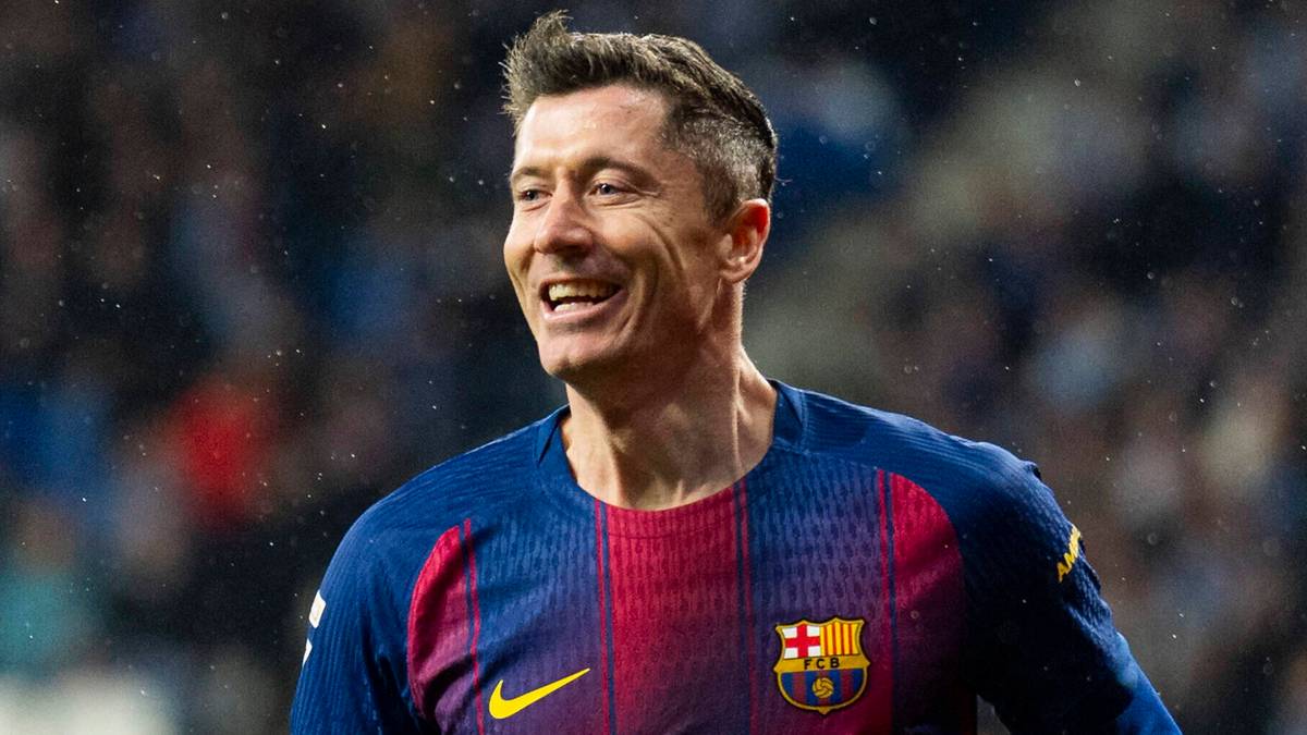 Robert Lewandowski świętuje w meczu FC Barcelona - Real Madryt