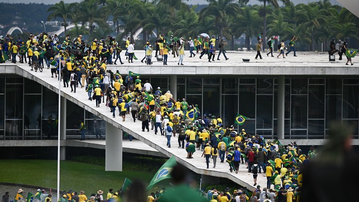 Brazylia: Zwolennicy byłego prezydenta Bolsonaro przeprowadzili szturm na Kongres