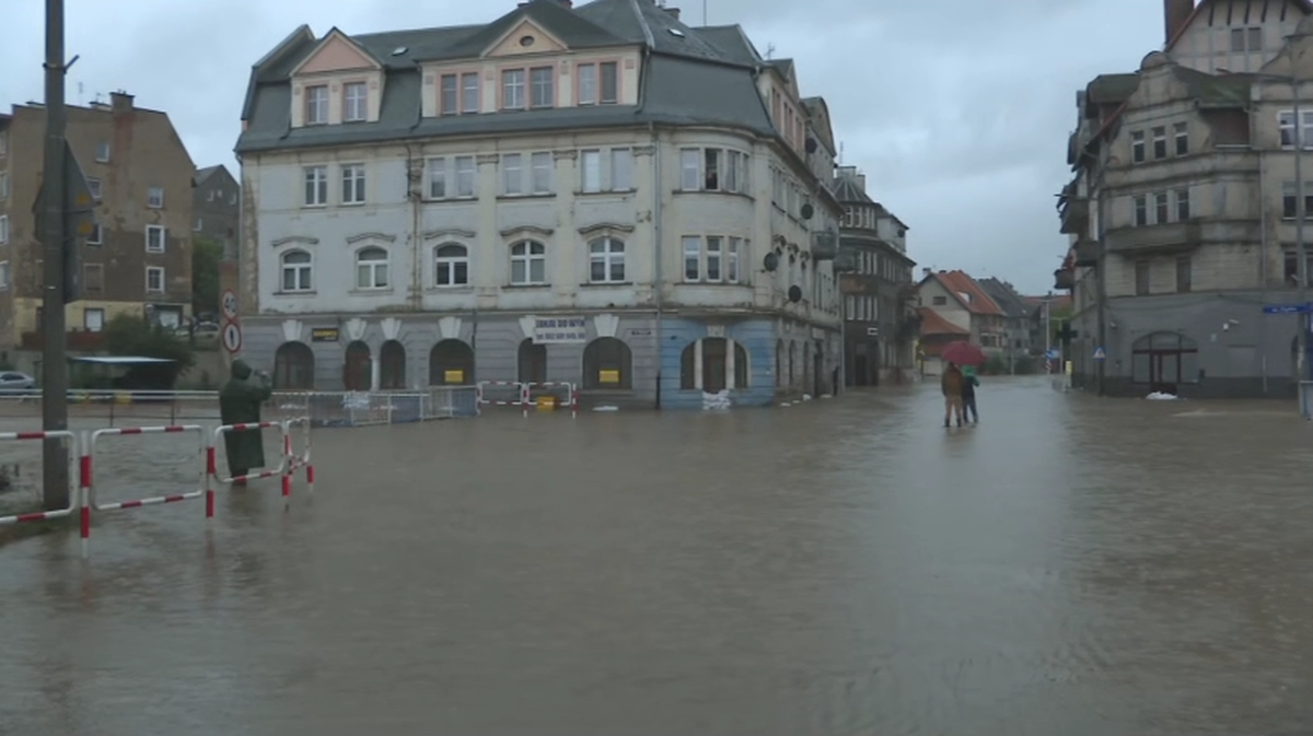 "Przegraliśmy tę batalię". Kłodzko pod wodą