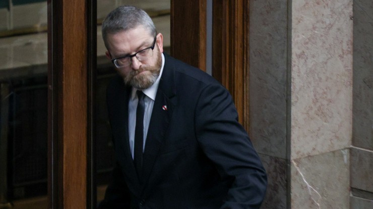 Grzegorz Braun wyrzucony z komisji obrony.  Prawie cały Sejm poparł decyzję - za 438 posłów