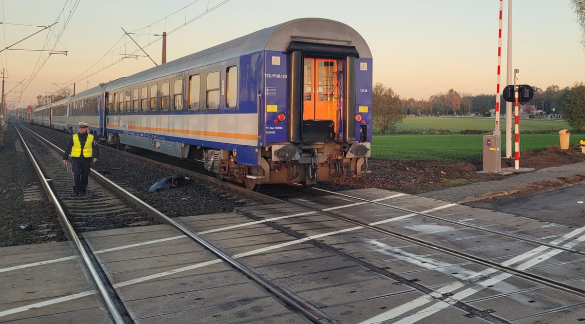 Tragiczny wypadek na przejeździe kolejowym. Jedna osoba nie żyje