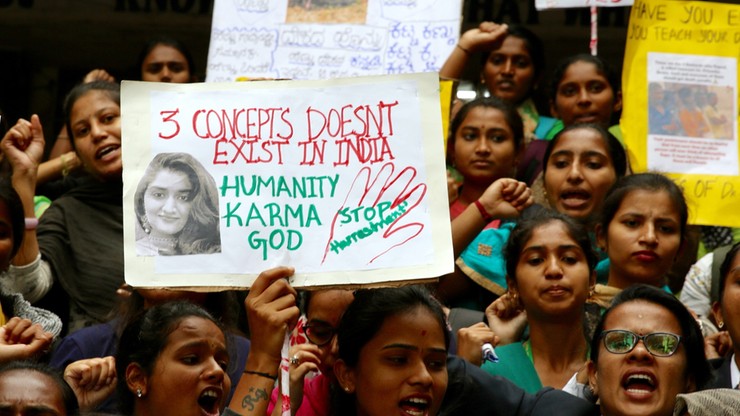 Protesty w Indiach po gwałcie i zabójstwie 27-latki