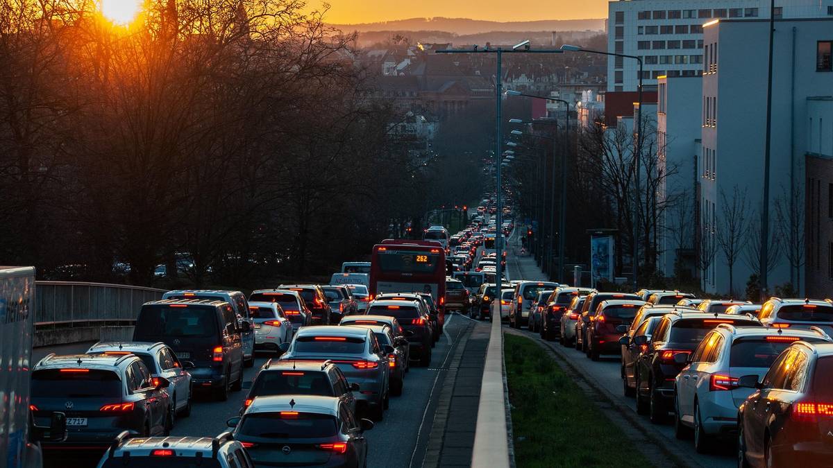 Granatowy, biały, czarny. Który lakier na aucie starzeje się najszybciej?