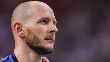 Portret mężczyzny z ogoloną głową i zarostem