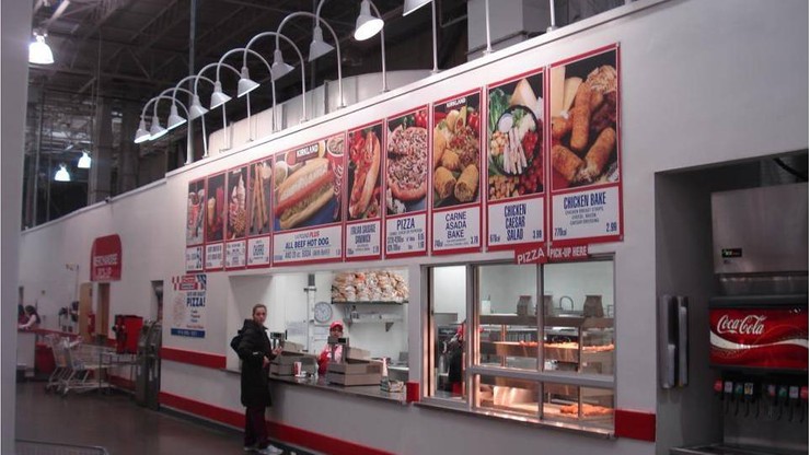 Sieć marketów likwiduje "polskie" hot dogi. Oburzeni klienci zapowiadają bojkot