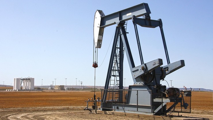 Rosja i Arabia Saudyjska chcą "ustabilizować rynek ropy". Eksperci: puste porozumienie