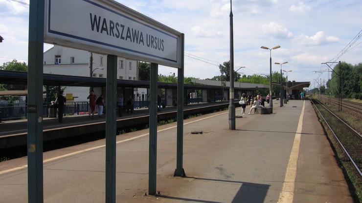 Kobieta wpadła pod pociąg na stacji PKP w Warszawie