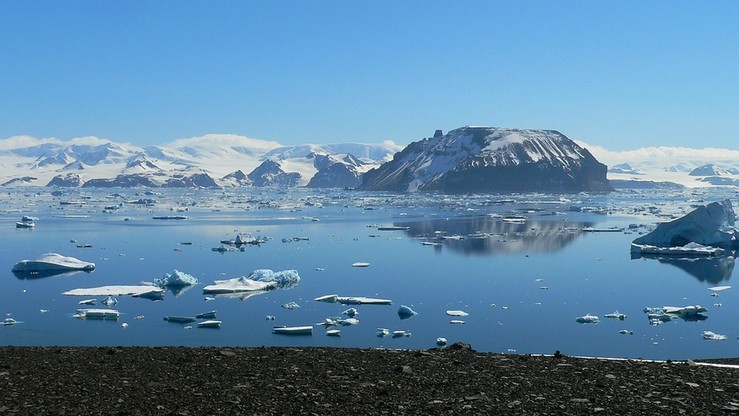 Antarktyda topnieje sześć razy szybciej niż 40 lat temu. "Oceany są coraz cieplejsze"