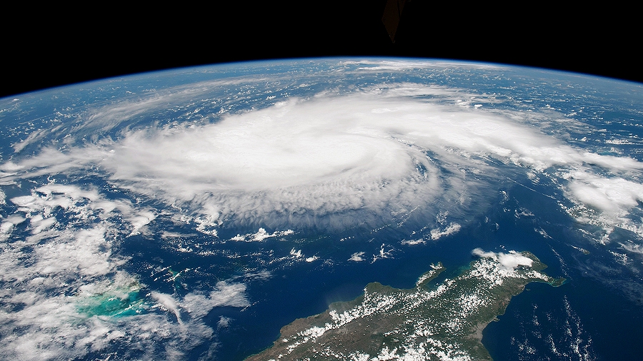 Zdjęcie satelitarne huraganu Dorian. Fot. NASA.