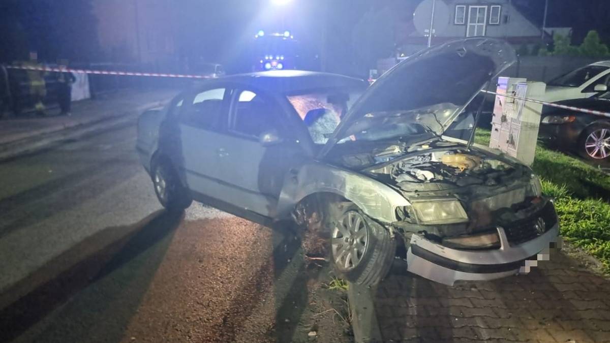 Zabrał babci kluczyki i ruszył w miasto. 13-latek rozbił samochód