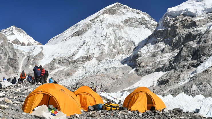 Polscy himalaiści dotarli do bazy pod K2
