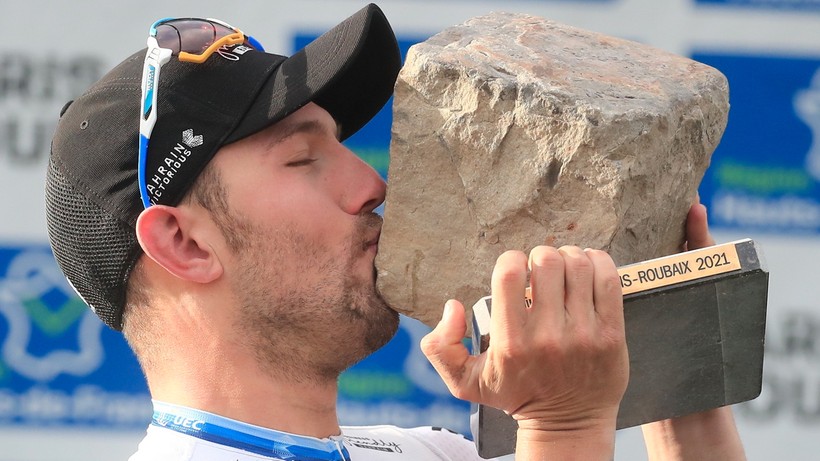 Paryż-Roubaix: Sonny Colbrelli zwycięzcą. Dramat Gianniego Moscona