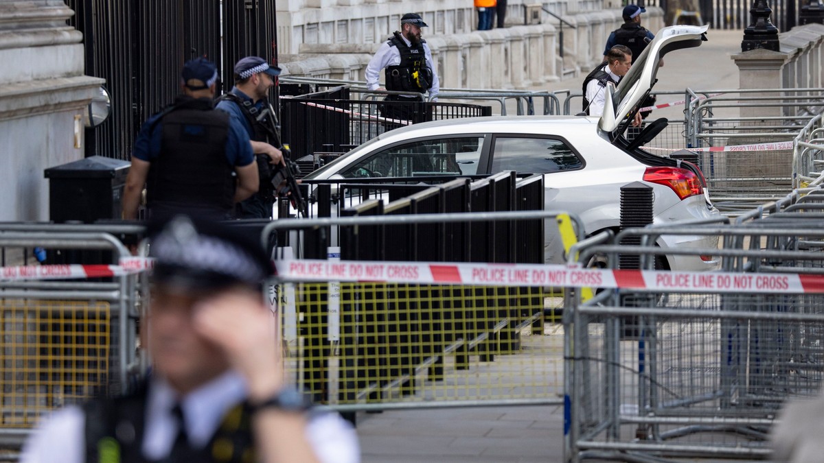 Londyn: Samochód wjechał w bramę rezydencji premiera na Downing Street